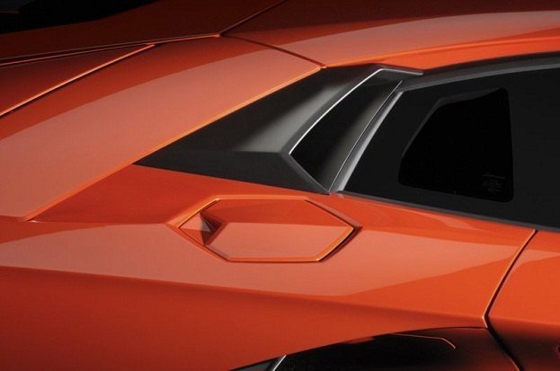 Lamborghini Aventador LP-700-4 side